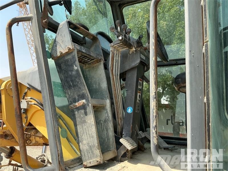 Volvo G780B معدات تمهيد الطرق