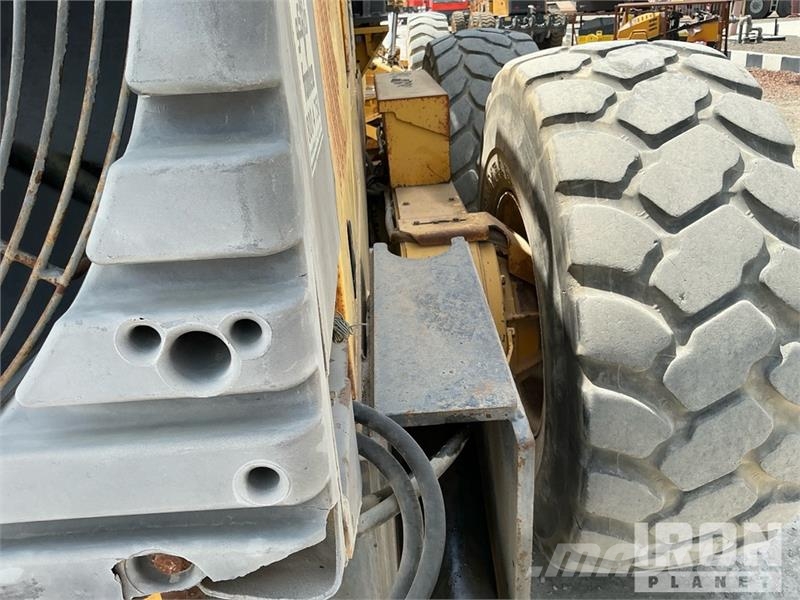 Volvo G780B معدات تمهيد الطرق