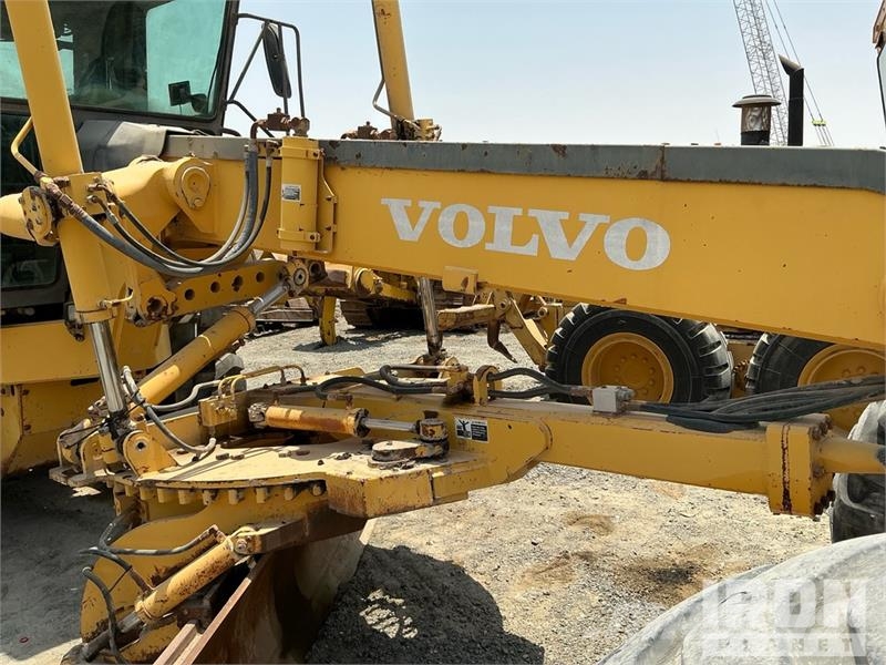 Volvo G780B معدات تمهيد الطرق