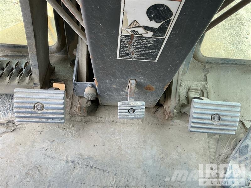 Volvo G780B معدات تمهيد الطرق
