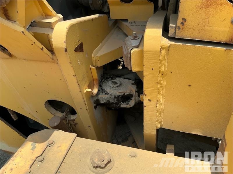 Volvo G780B معدات تمهيد الطرق
