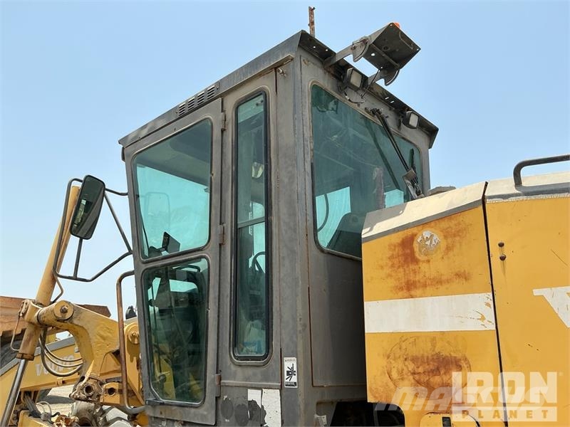 Volvo G780B معدات تمهيد الطرق