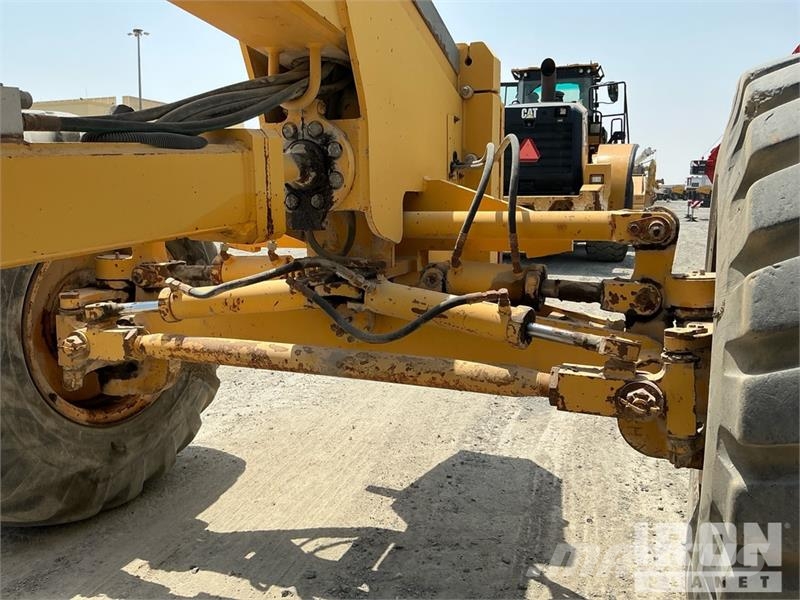 Volvo G780B معدات تمهيد الطرق