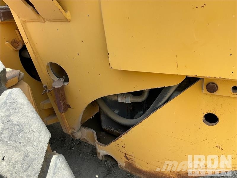 Volvo G780B معدات تمهيد الطرق