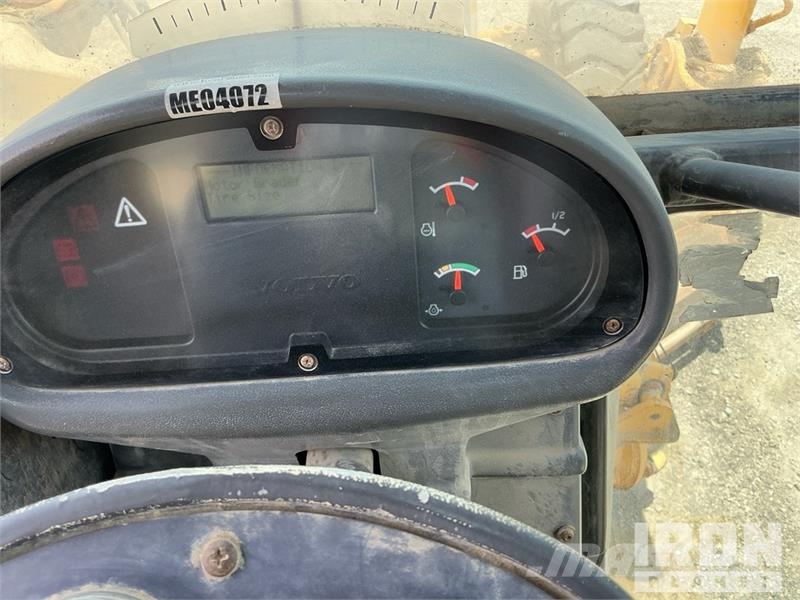 Volvo G780B معدات تمهيد الطرق
