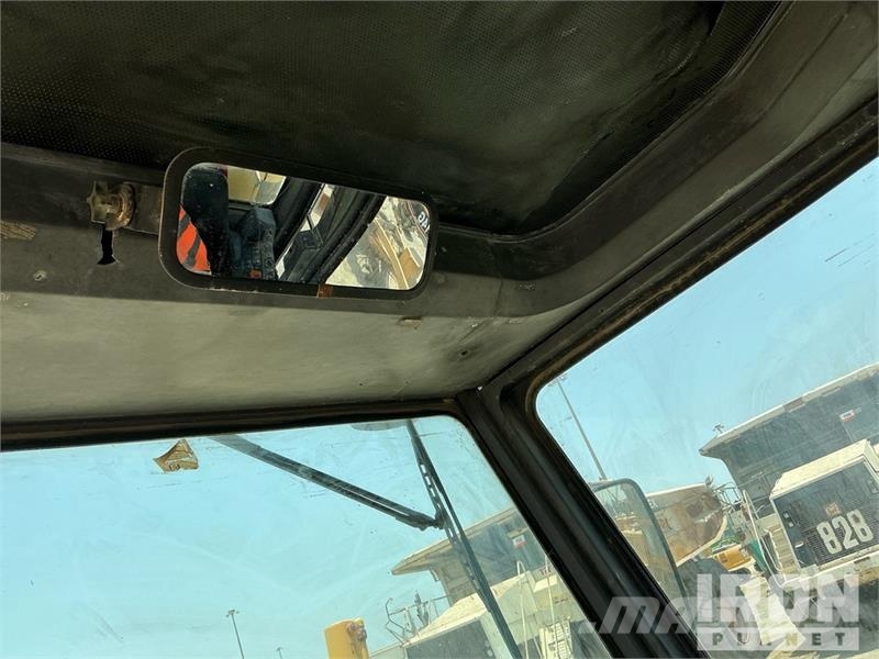 Volvo G780B معدات تمهيد الطرق