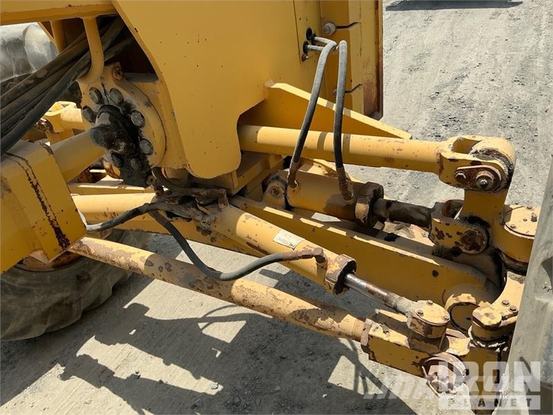 Volvo G780B معدات تمهيد الطرق