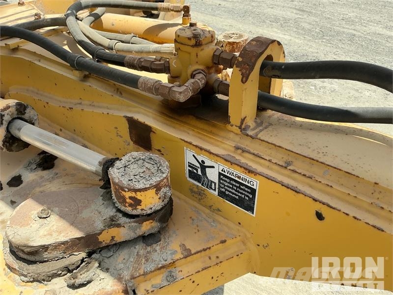 Volvo G780B معدات تمهيد الطرق