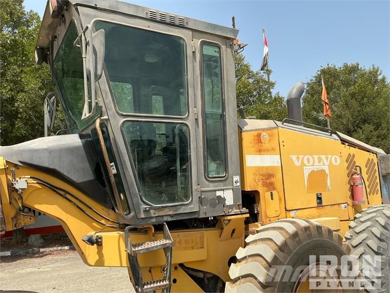 Volvo G780B معدات تمهيد الطرق