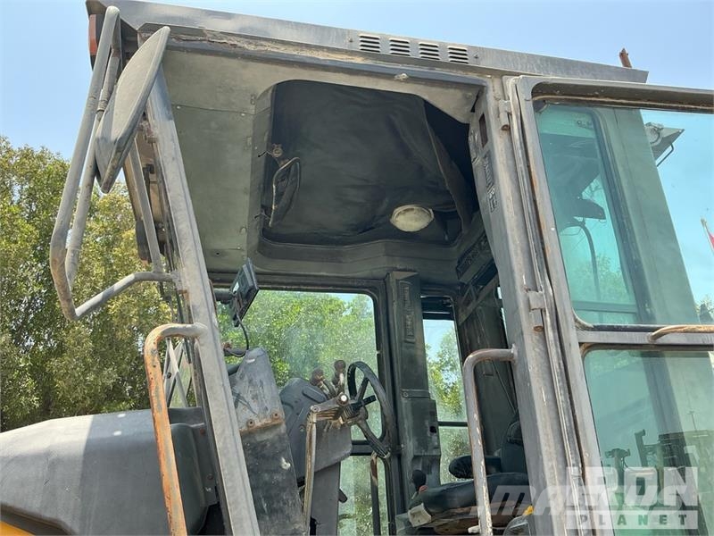 Volvo G780B معدات تمهيد الطرق