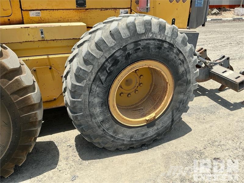 Volvo G780B معدات تمهيد الطرق