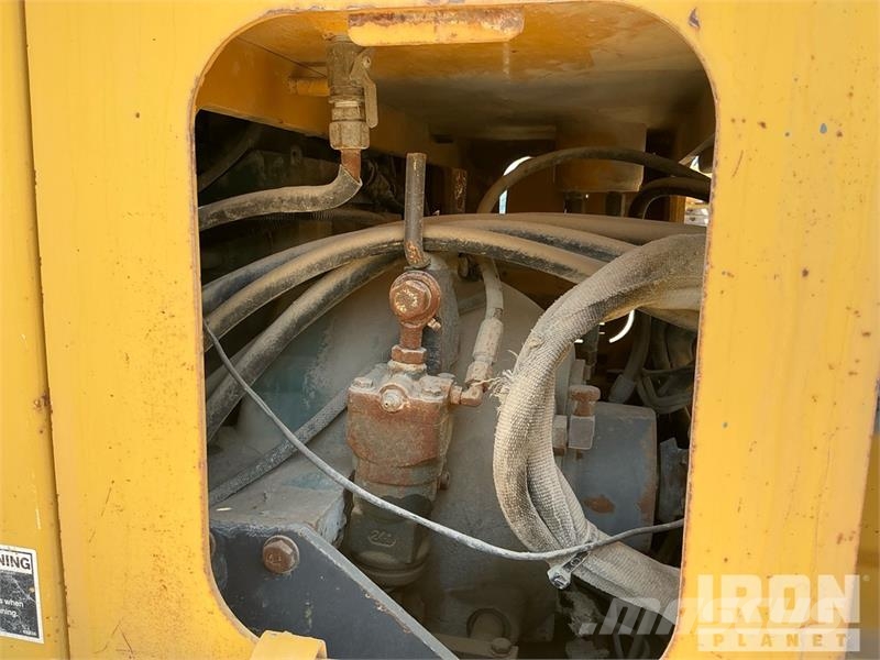 Volvo G780B معدات تمهيد الطرق