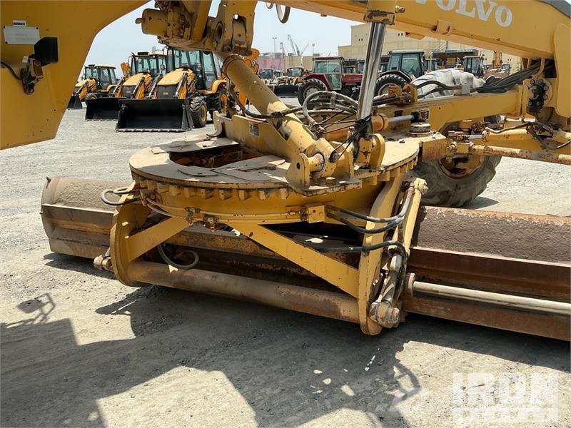 Volvo G780B معدات تمهيد الطرق