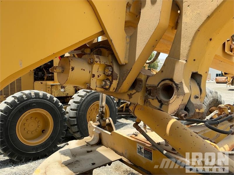 Volvo G780B معدات تمهيد الطرق