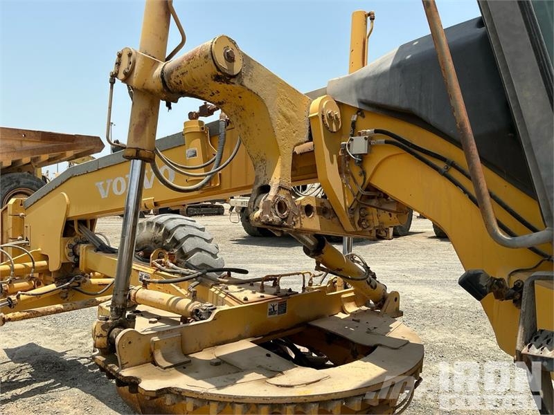 Volvo G780B معدات تمهيد الطرق