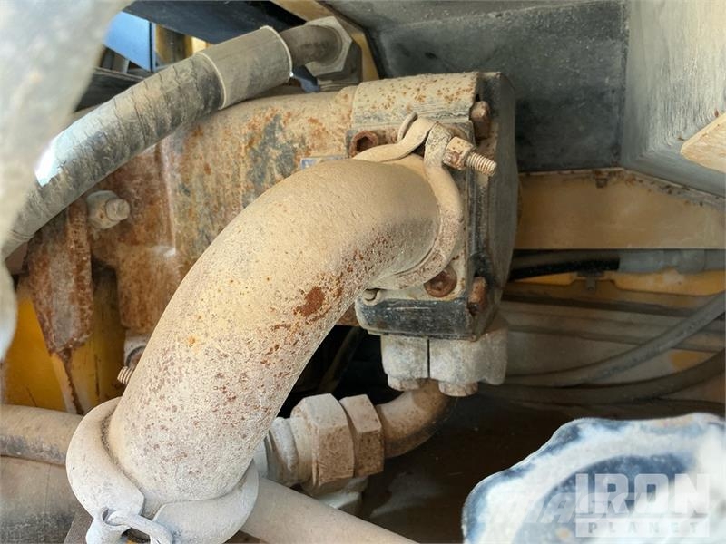 Volvo G780B معدات تمهيد الطرق