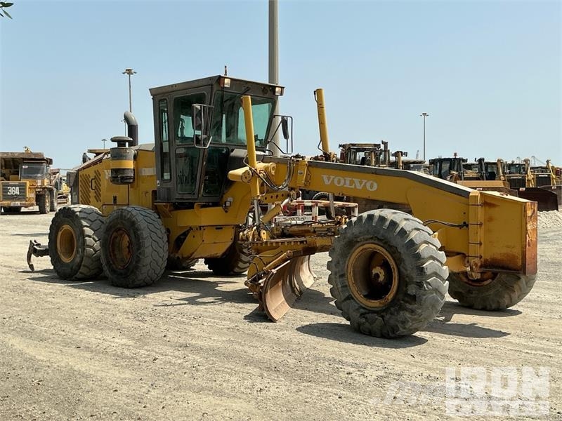 Volvo G780B معدات تمهيد الطرق