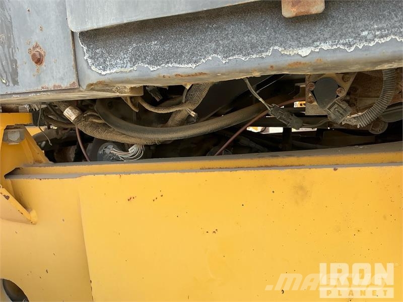 Volvo G780B معدات تمهيد الطرق