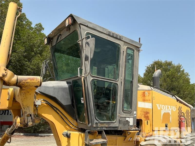Volvo G780B معدات تمهيد الطرق