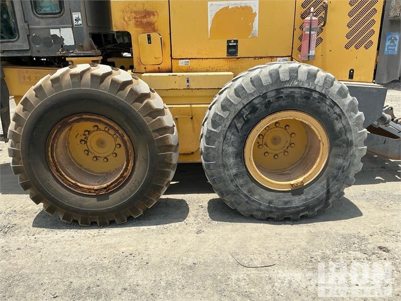 Volvo G780B معدات تمهيد الطرق
