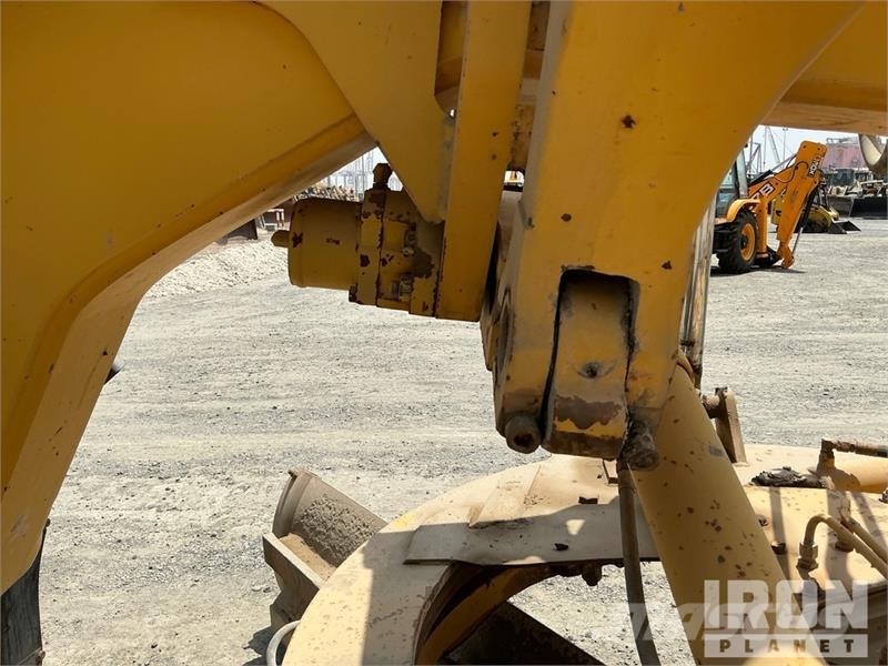 Volvo G780B معدات تمهيد الطرق