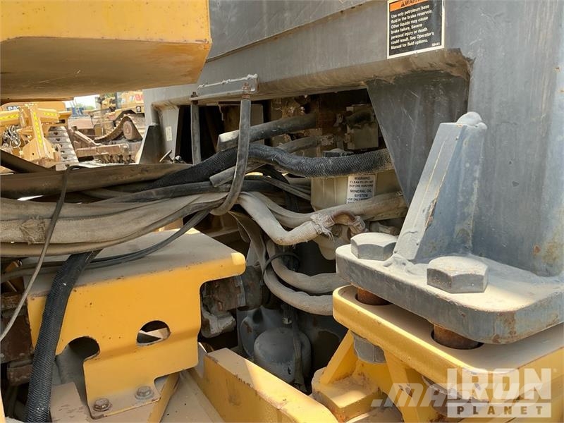 Volvo G780B معدات تمهيد الطرق