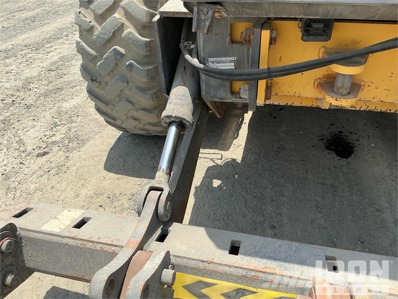 Volvo G780B معدات تمهيد الطرق