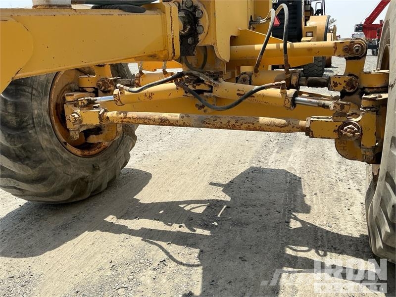 Volvo G780B معدات تمهيد الطرق