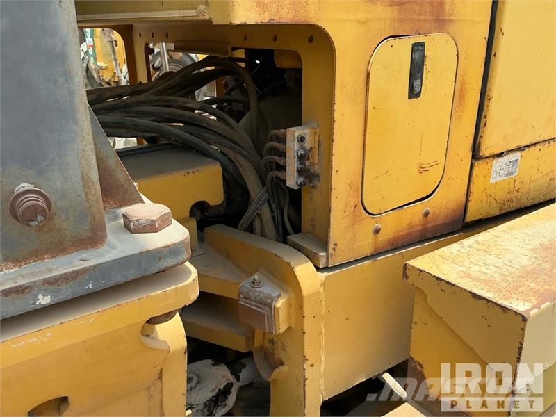 Volvo G780B معدات تمهيد الطرق