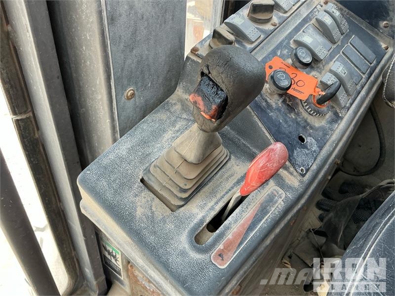 Volvo G780B معدات تمهيد الطرق