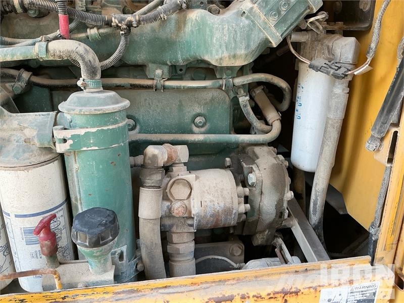 Volvo G780B معدات تمهيد الطرق
