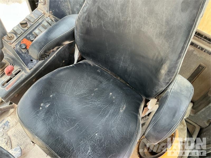 Volvo G780B معدات تمهيد الطرق