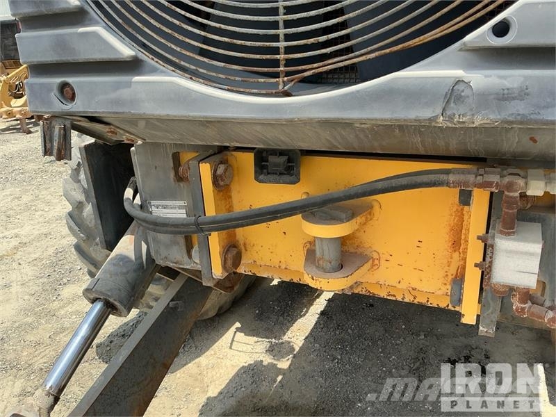 Volvo G780B معدات تمهيد الطرق