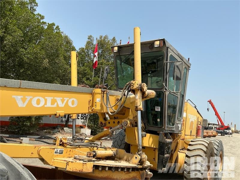 Volvo G780B معدات تمهيد الطرق