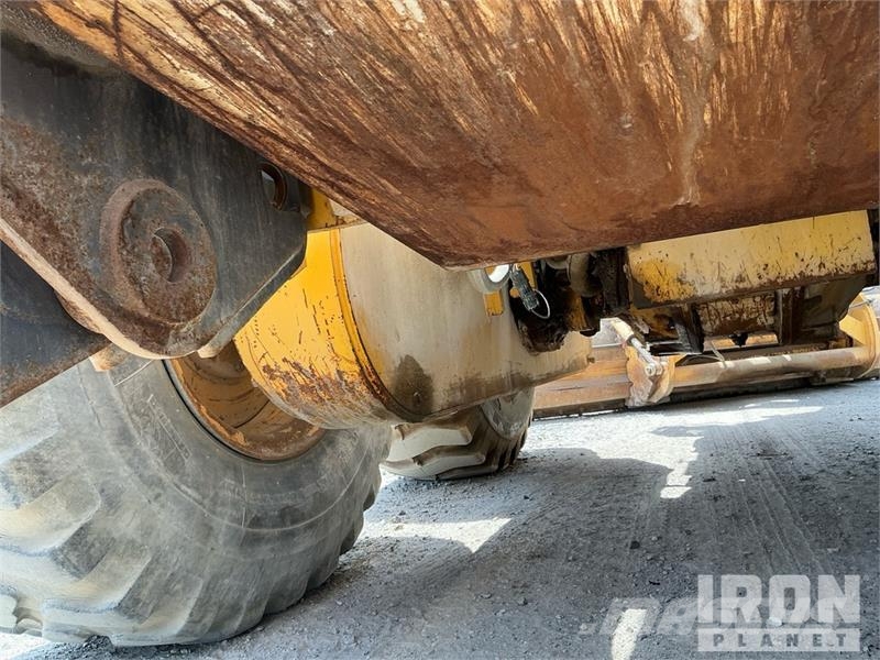Volvo G780B معدات تمهيد الطرق