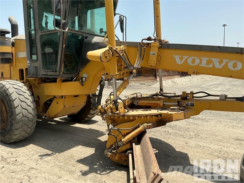 Volvo G780B معدات تمهيد الطرق