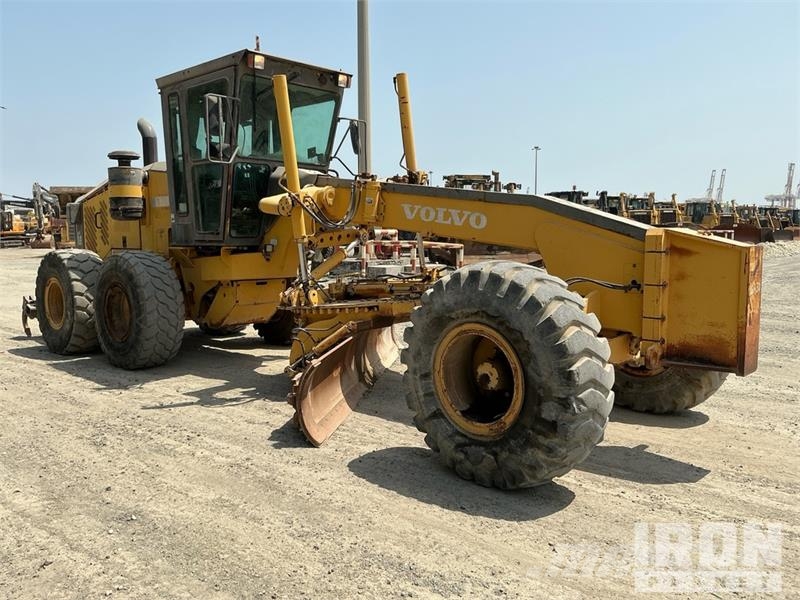 Volvo G780B معدات تمهيد الطرق