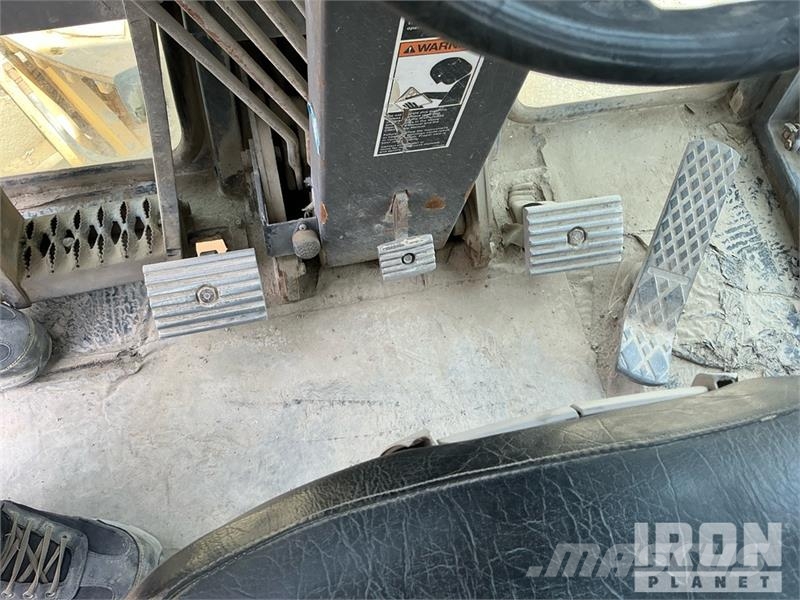 Volvo G780B معدات تمهيد الطرق