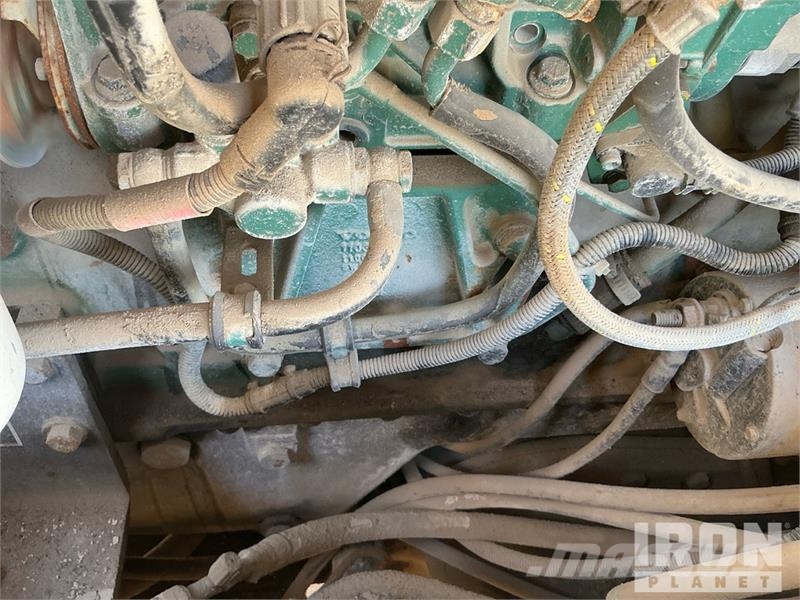 Volvo G780B معدات تمهيد الطرق