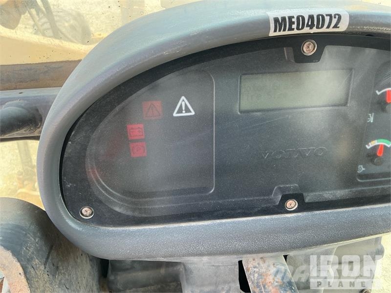 Volvo G780B معدات تمهيد الطرق