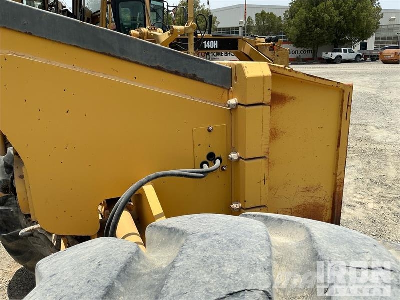 Volvo G780B معدات تمهيد الطرق