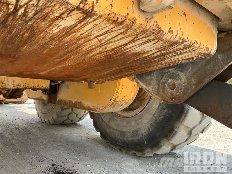 Volvo G780B معدات تمهيد الطرق
