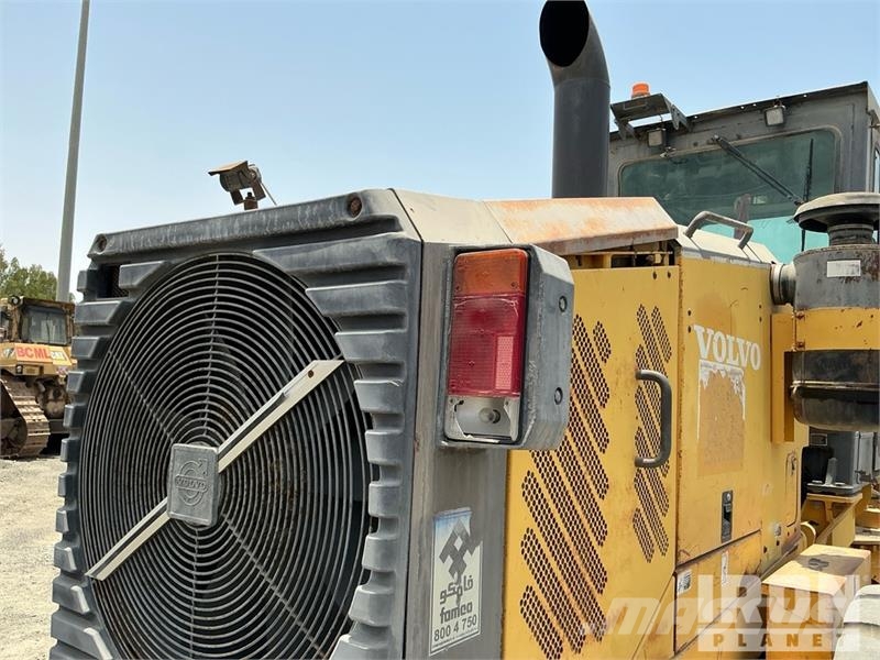 Volvo G780B معدات تمهيد الطرق