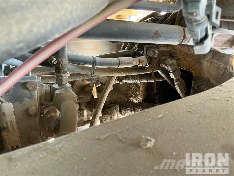 Volvo G780B معدات تمهيد الطرق