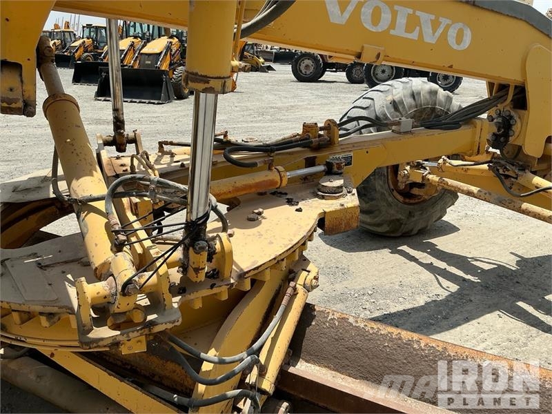 Volvo G780B معدات تمهيد الطرق