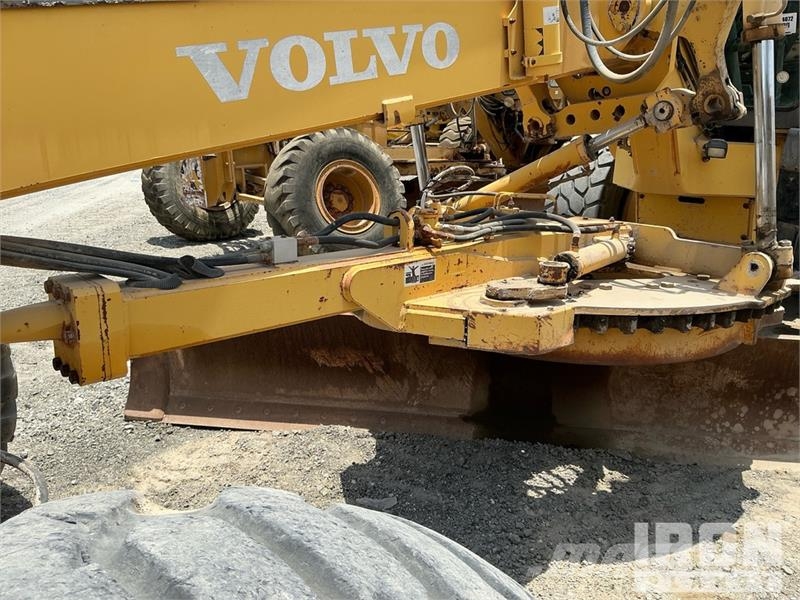 Volvo G780B معدات تمهيد الطرق