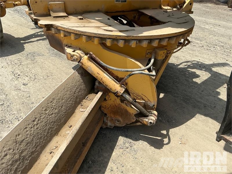 Volvo G780B معدات تمهيد الطرق