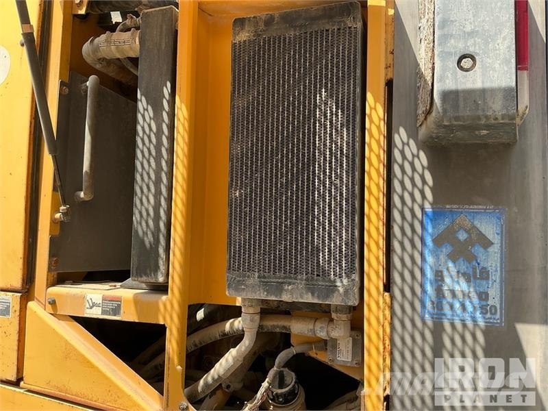Volvo G780B معدات تمهيد الطرق