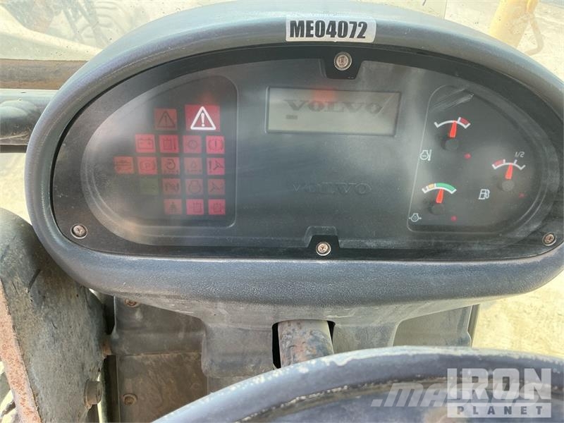 Volvo G780B معدات تمهيد الطرق