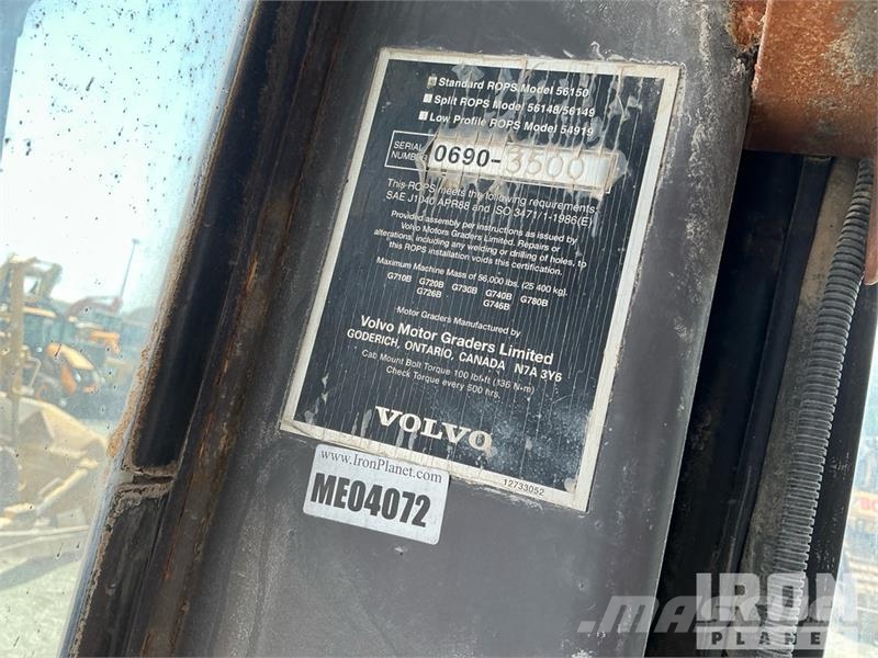 Volvo G780B معدات تمهيد الطرق